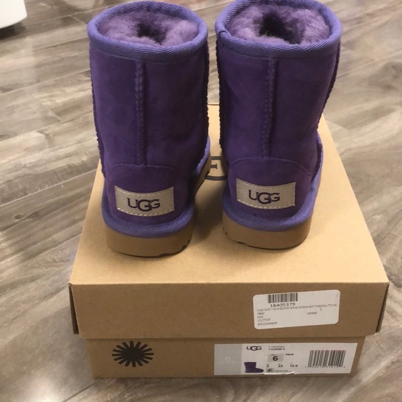 🔥🔥UGG Classic Short II Water Resistant  Bo… - Picture 7 of 11